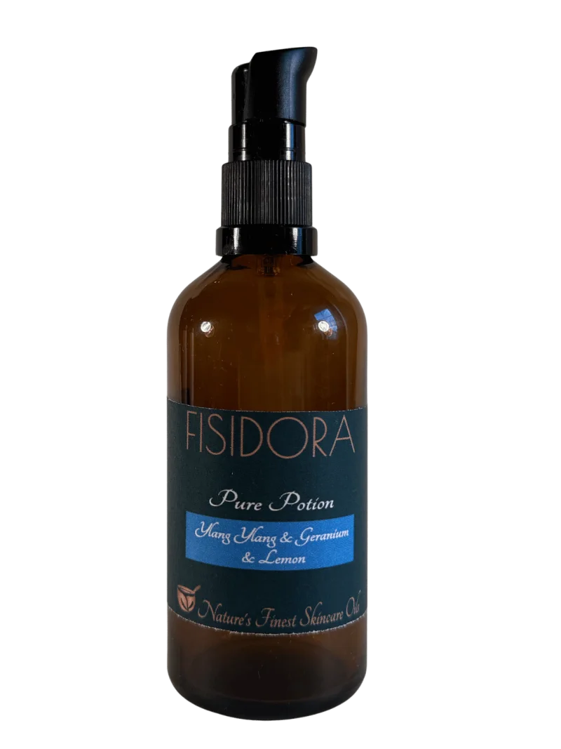 Het ruikt naar marsepein: het verhaal achter Pure Potion, onze nieuwe gezichtsreiniger.